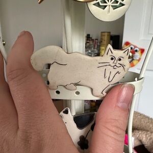 Cream Cat Brooch Pin - Cute Cat Jewelry Accent